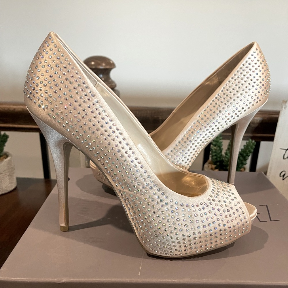 Jennifer Lopez Blingy Blush heels size 8.5